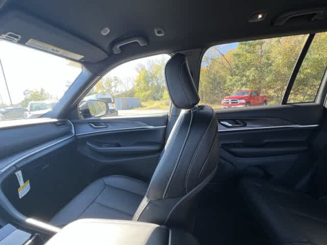 2027 Jeep Grand Cherokee GRAND CHEROKEE LIMITED 4X4