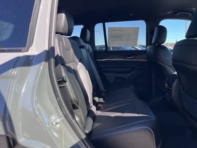2027 Jeep Grand Cherokee GRAND CHEROKEE LIMITED 4X4