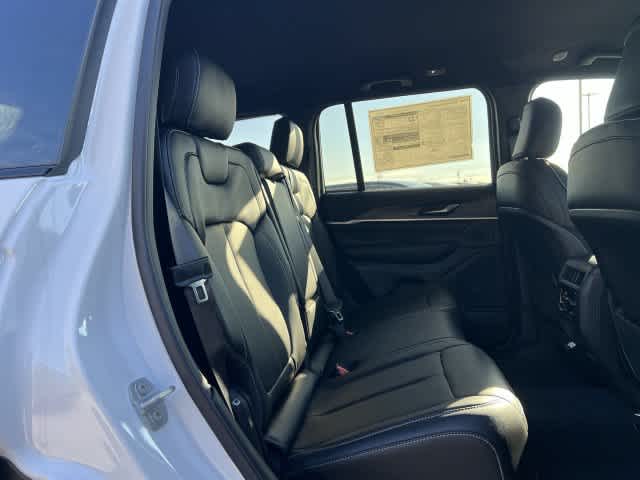 2027 Jeep Grand Cherokee GRAND CHEROKEE LIMITED 4X4
