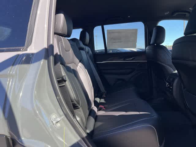 2027 Jeep Grand Cherokee GRAND CHEROKEE LIMITED 4X4