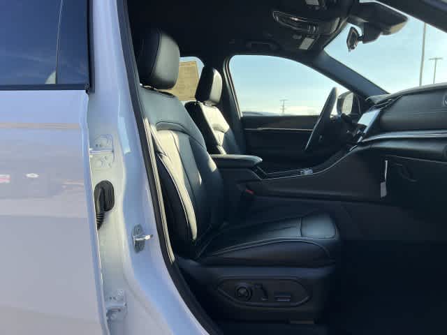 2027 Jeep Grand Cherokee GRAND CHEROKEE LIMITED 4X4