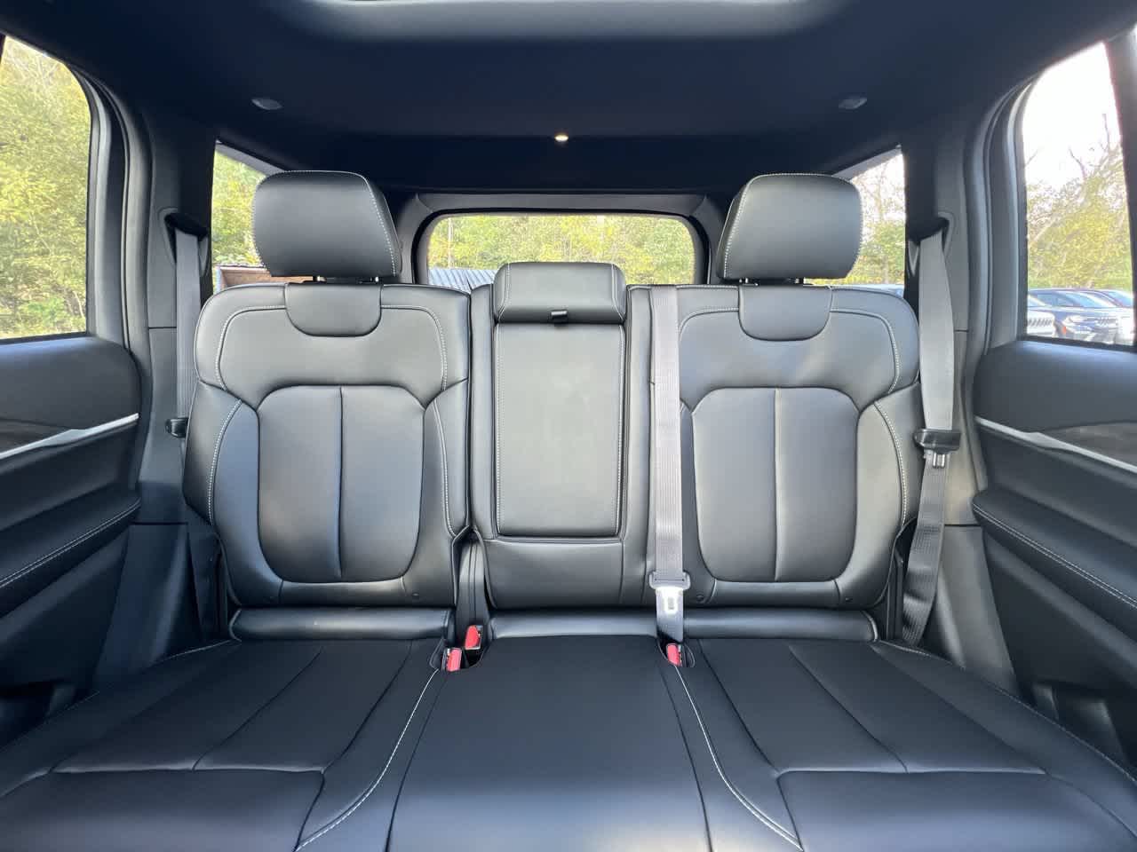2027 Jeep Grand Cherokee GRAND CHEROKEE LIMITED 4X4
