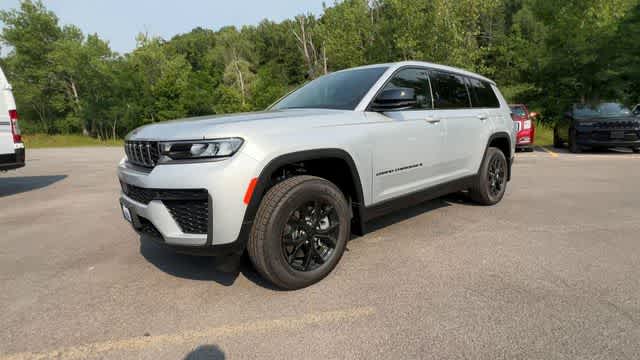 2026 Jeep Grand Cherokee GRAND CHEROKEE L LAREDO ALTITUDE 4X4