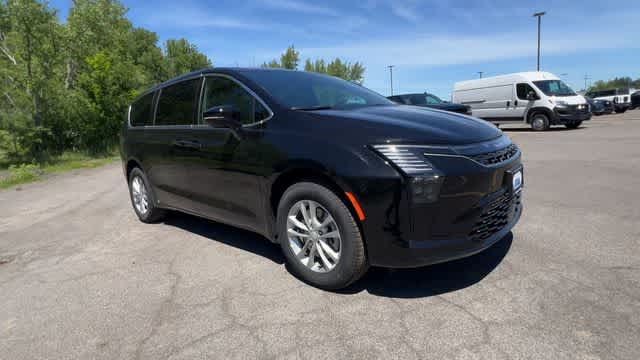 2027 Chrysler Pacifica PACIFICA SELECT AWD