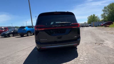 2027 Chrysler Pacifica PACIFICA SELECT AWD