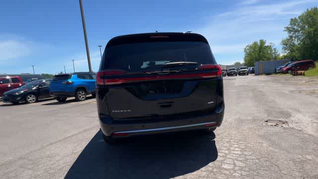 2027 Chrysler Pacifica PACIFICA SELECT AWD