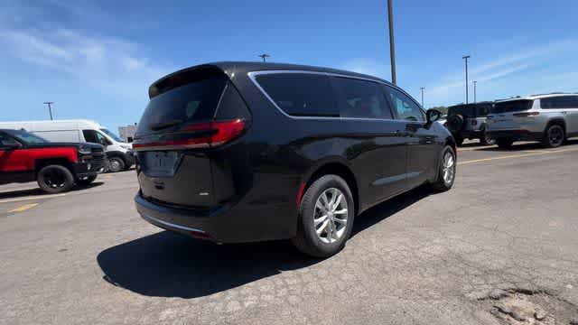 2027 Chrysler Pacifica PACIFICA SELECT AWD
