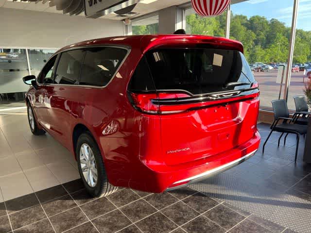 2027 Chrysler Pacifica PACIFICA SELECT AWD