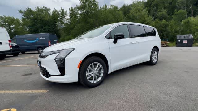 2027 Chrysler Pacifica PACIFICA SELECT AWD