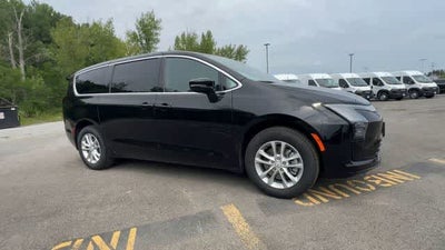 2027 Chrysler Pacifica PACIFICA SELECT AWD