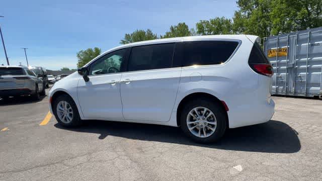 2027 Chrysler Pacifica PACIFICA SELECT AWD