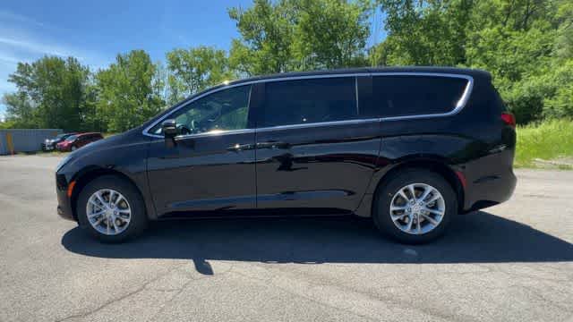 2027 Chrysler Pacifica PACIFICA SELECT AWD