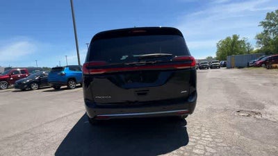 2027 Chrysler Pacifica PACIFICA SELECT AWD