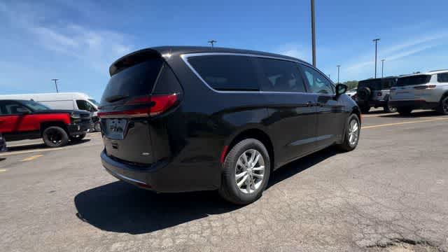 2027 Chrysler Pacifica PACIFICA SELECT AWD