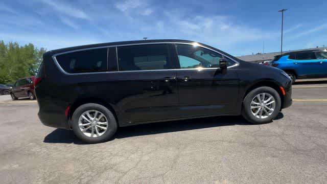 2027 Chrysler Pacifica PACIFICA SELECT AWD