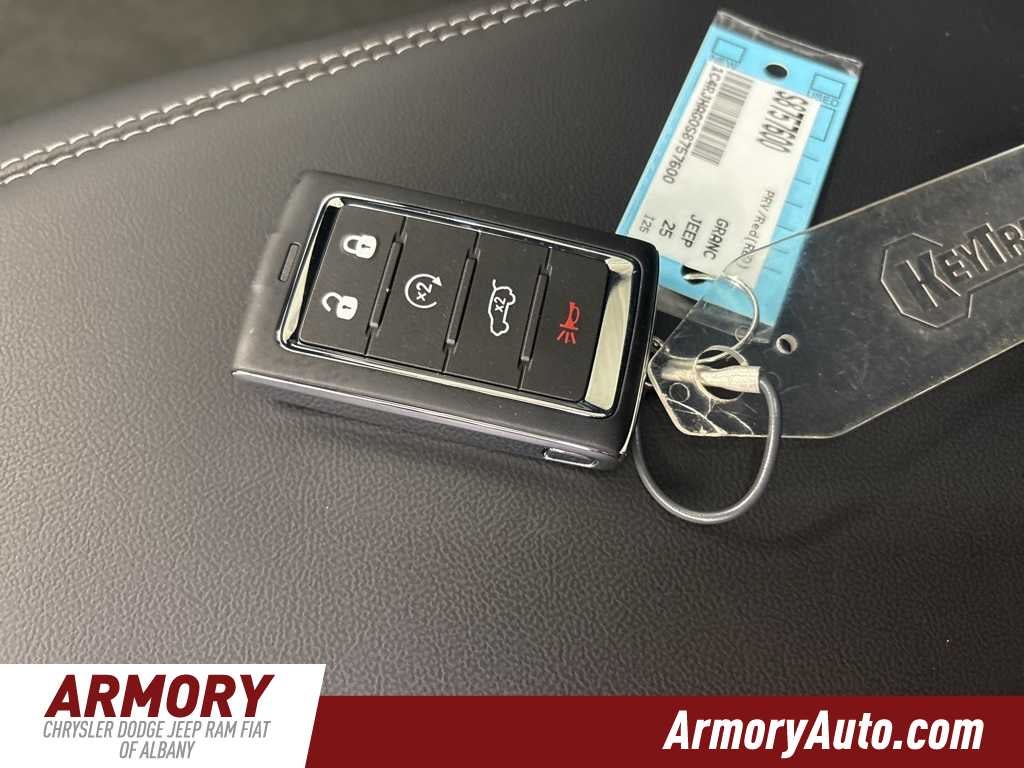 2025 Jeep Grand Cherokee Laredo