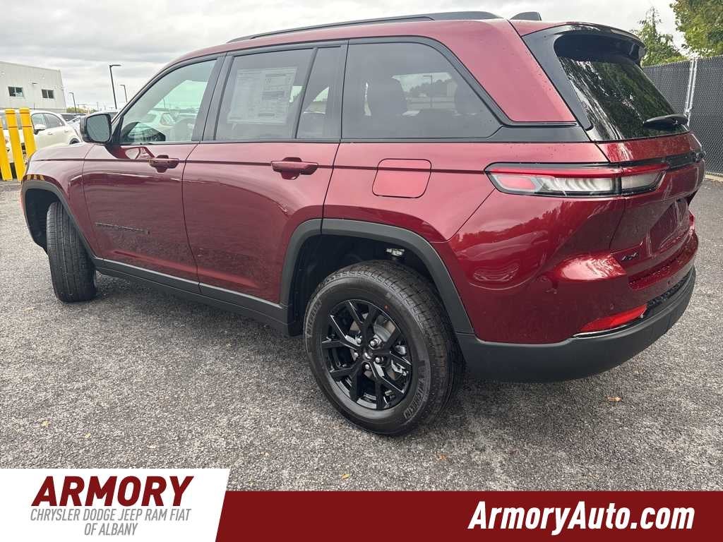 2025 Jeep Grand Cherokee Laredo