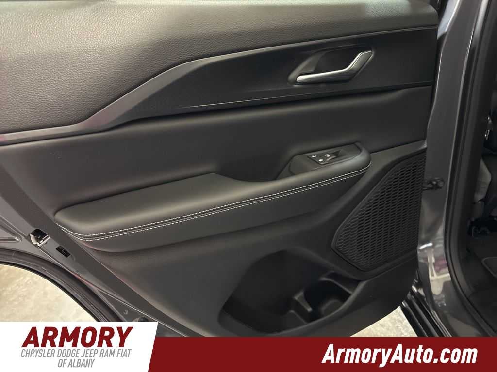 2026 Jeep Grand Cherokee Laredo X