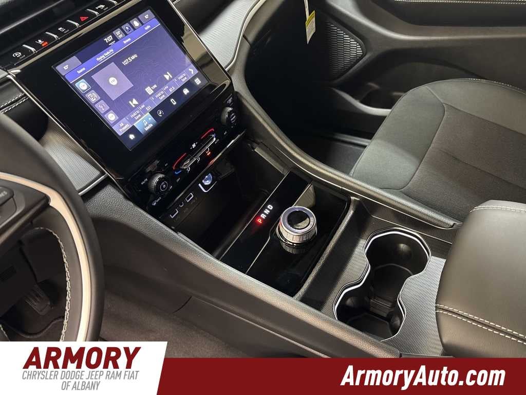 2026 Jeep Grand Cherokee Laredo