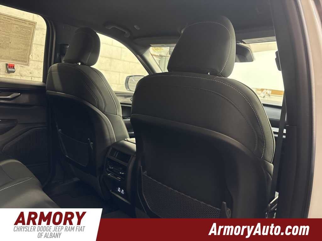 2026 Jeep Grand Cherokee Laredo