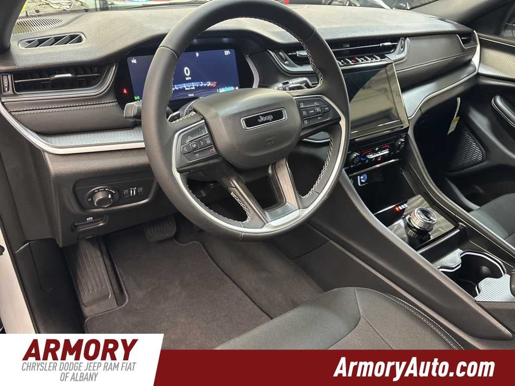 2026 Jeep Grand Cherokee Laredo