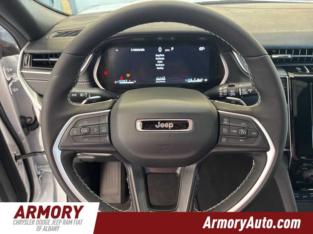 2025 Jeep Grand Cherokee Laredo