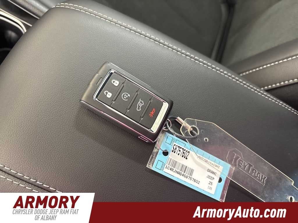 2025 Jeep Grand Cherokee Laredo