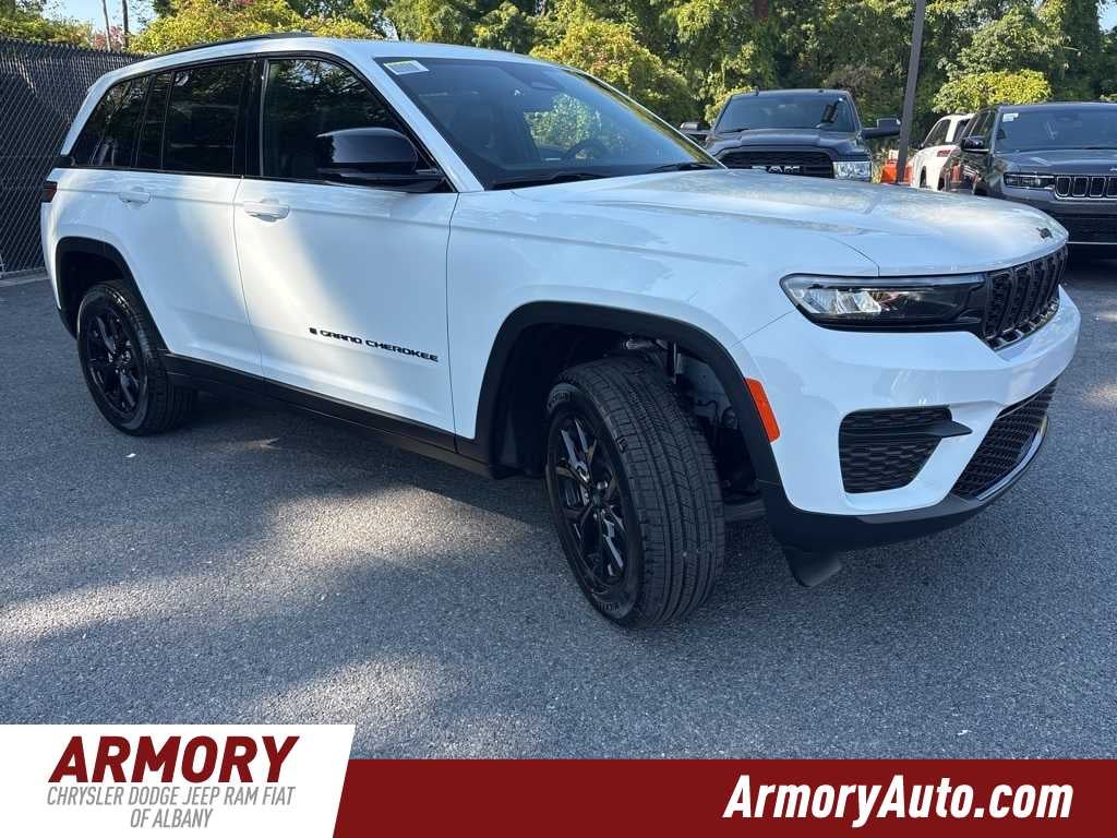 2025 Jeep Grand Cherokee Laredo