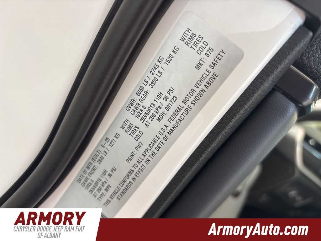 2025 Jeep Grand Cherokee Laredo