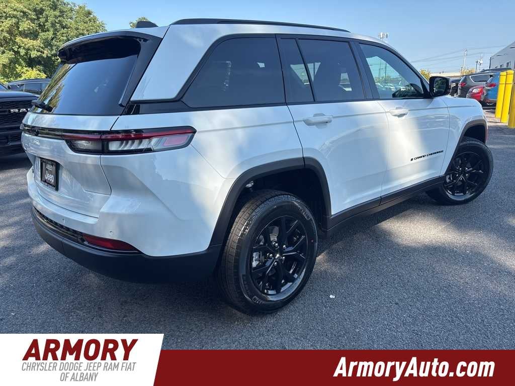 2025 Jeep Grand Cherokee Laredo