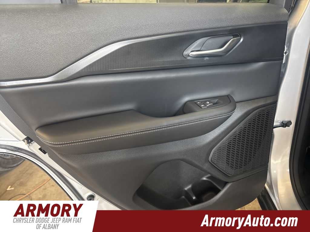 2026 Jeep Grand Cherokee Laredo X