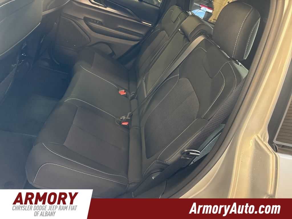 2026 Jeep Grand Cherokee Laredo X