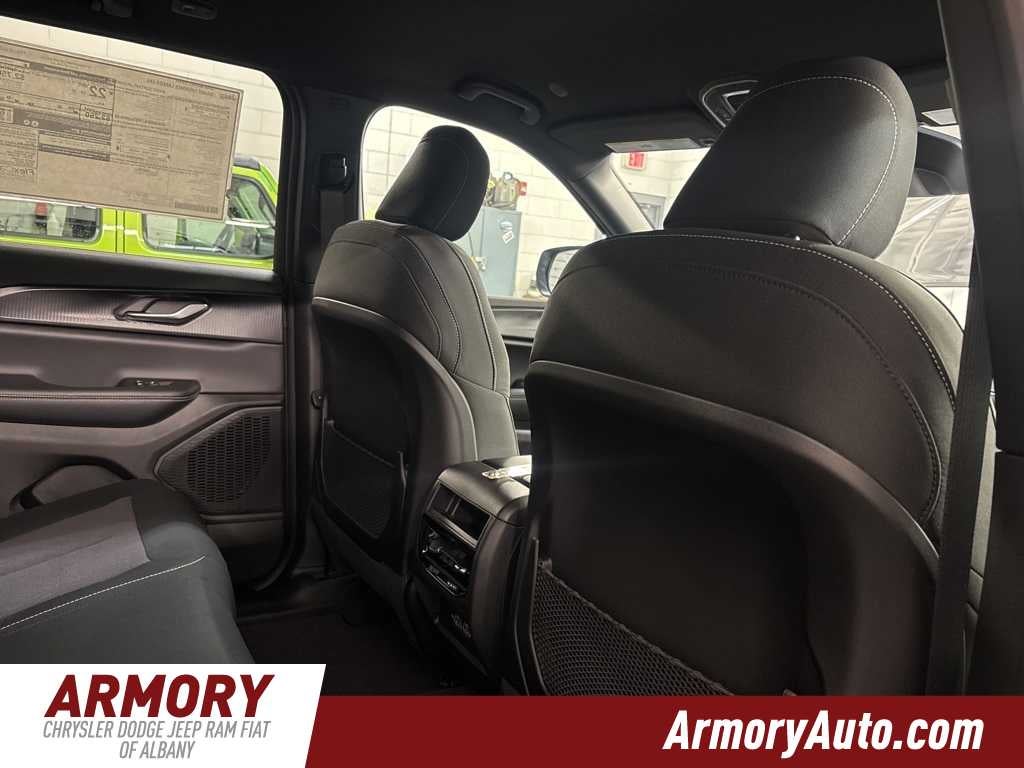 2026 Jeep Grand Cherokee Laredo