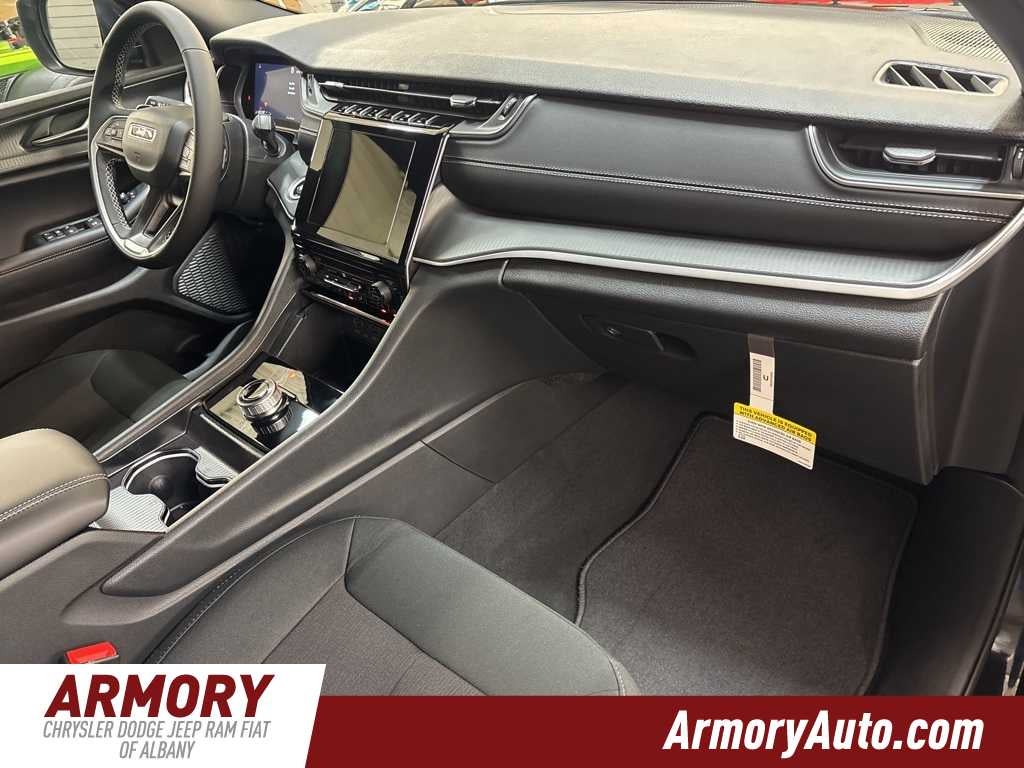 2026 Jeep Grand Cherokee Laredo