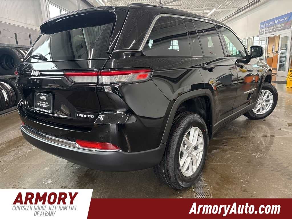 2026 Jeep Grand Cherokee Laredo