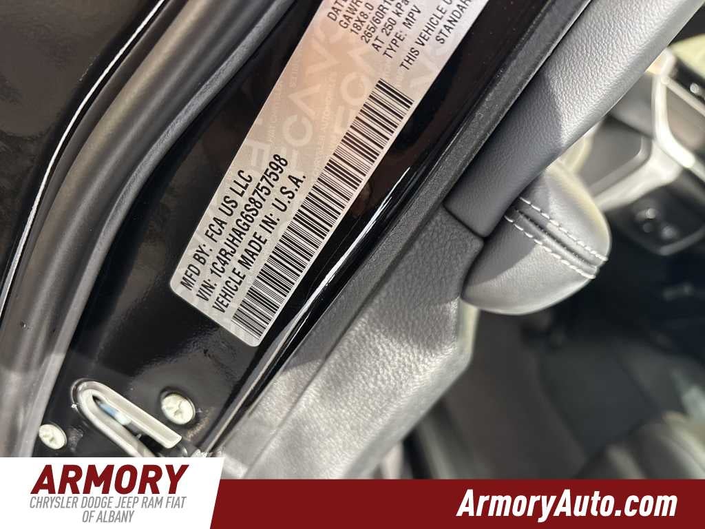 2025 Jeep Grand Cherokee Laredo