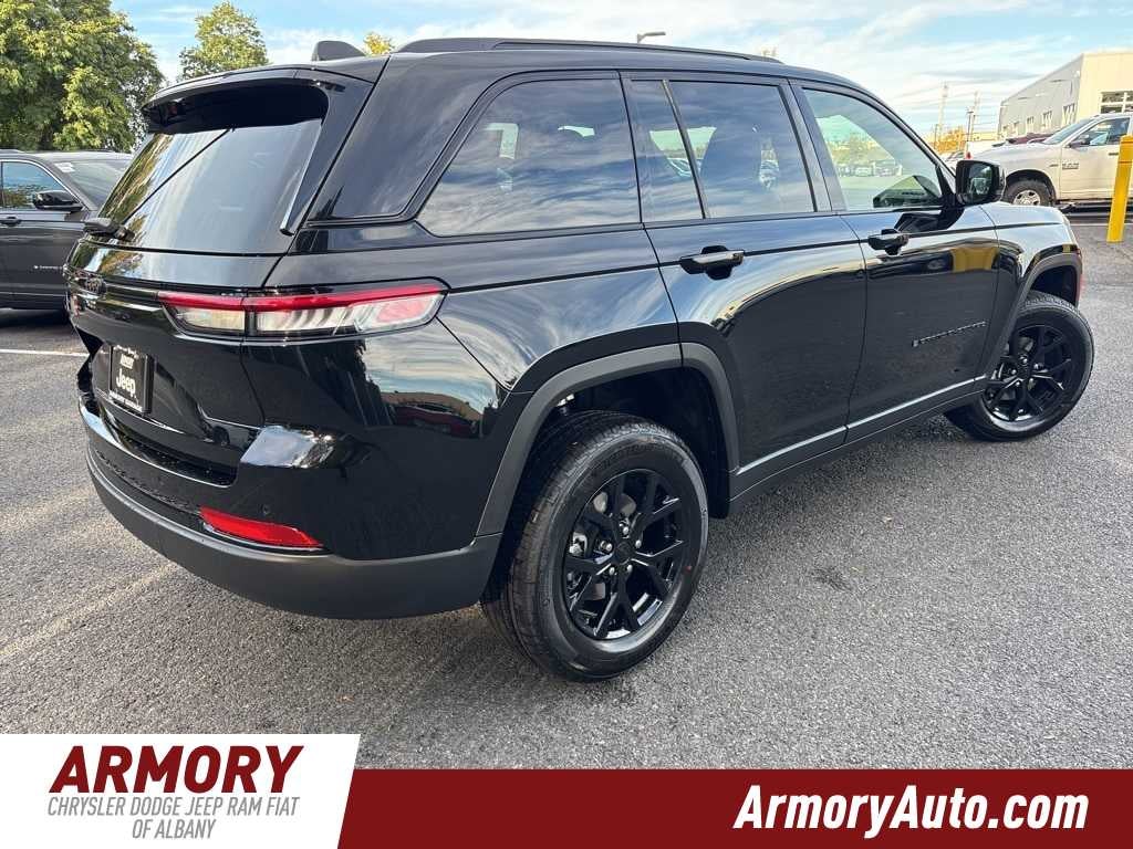 2025 Jeep Grand Cherokee Laredo