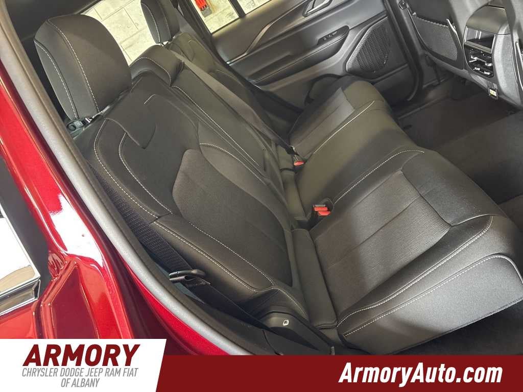 2025 Jeep Grand Cherokee Laredo X