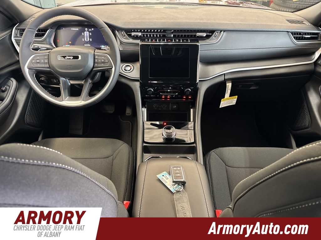 2025 Jeep Grand Cherokee Laredo X