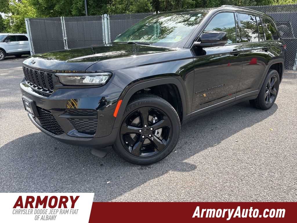 2023 Jeep Grand Cherokee Altitude 4x4's photo