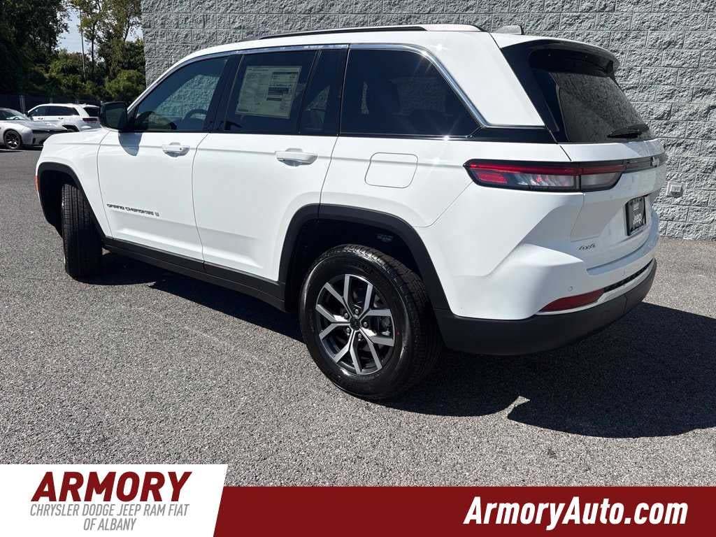 2027 Jeep Grand Cherokee Laredo X