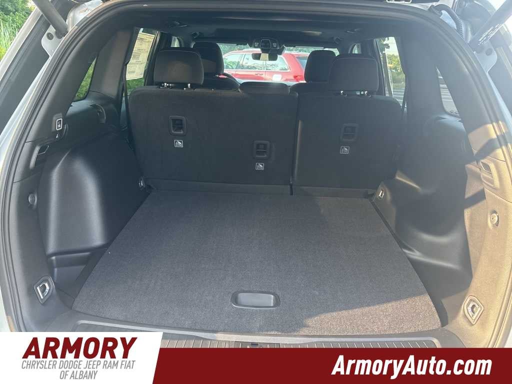 2025 Jeep Grand Cherokee Laredo X