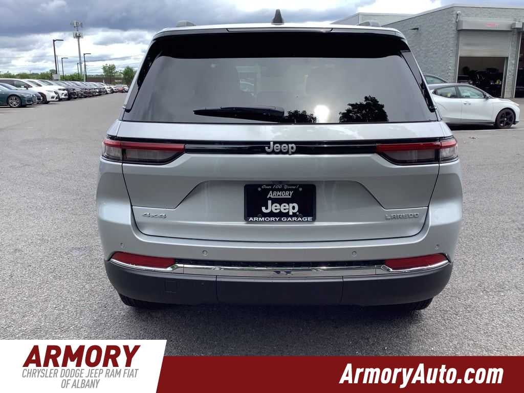 2026 Jeep Grand Cherokee Laredo