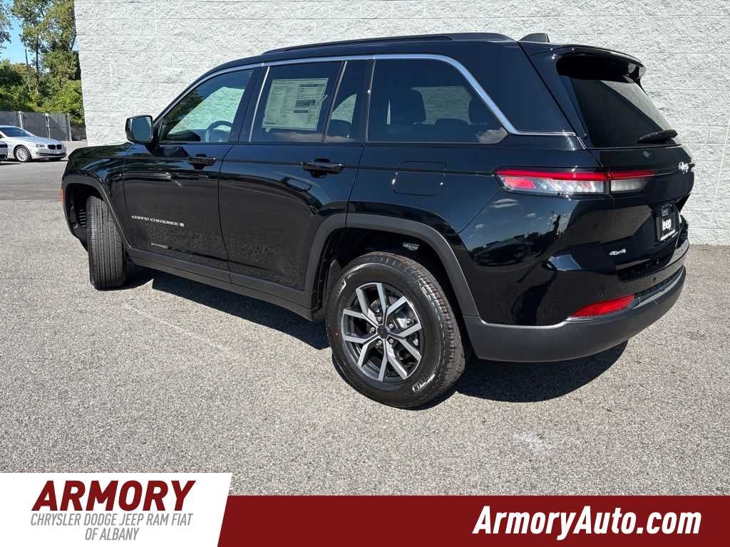 2027 Jeep Grand Cherokee Laredo X