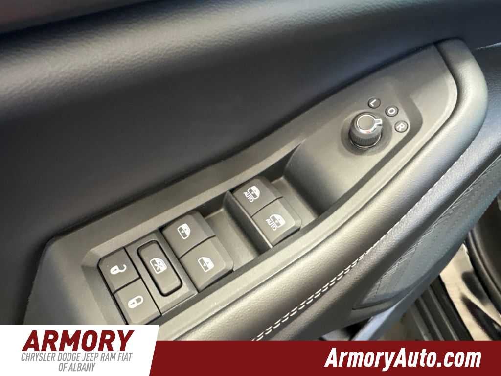 2027 Jeep Grand Cherokee Laredo X