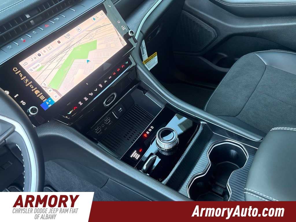 2027 Jeep Grand Cherokee Laredo Altitude