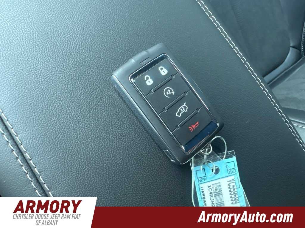 2027 Jeep Grand Cherokee Laredo Altitude