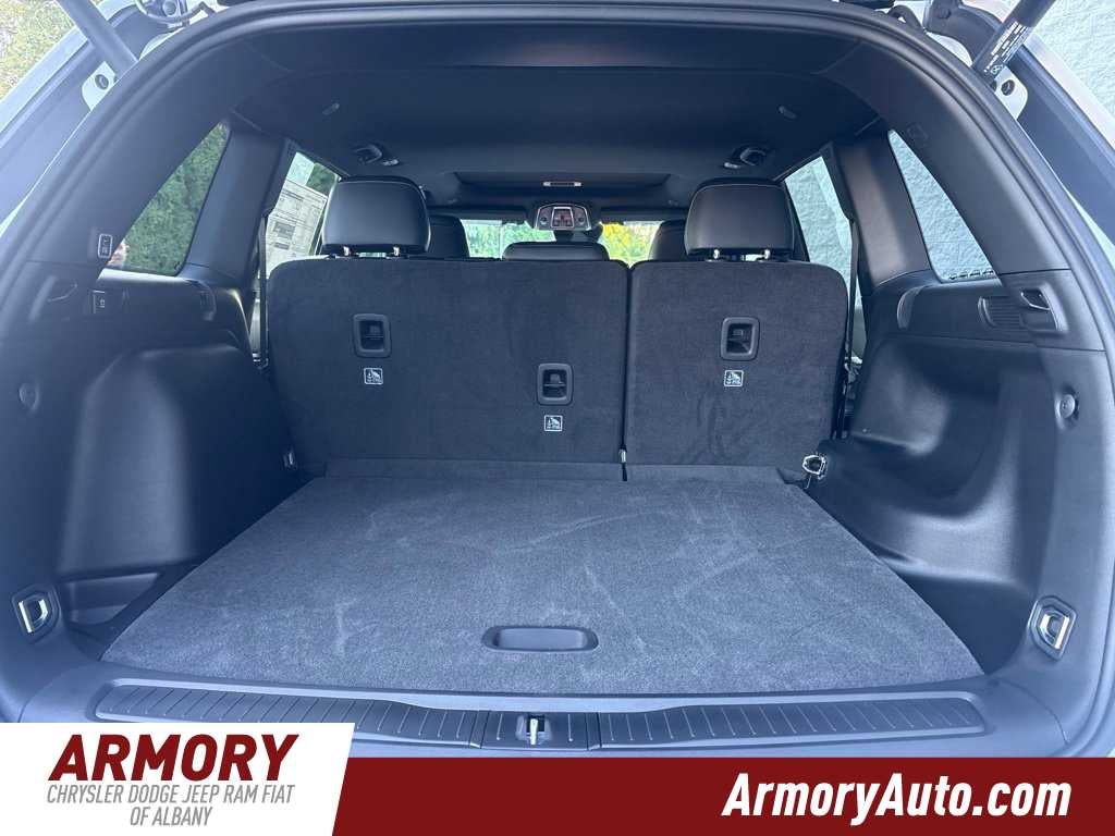 2027 Jeep Grand Cherokee Laredo Altitude