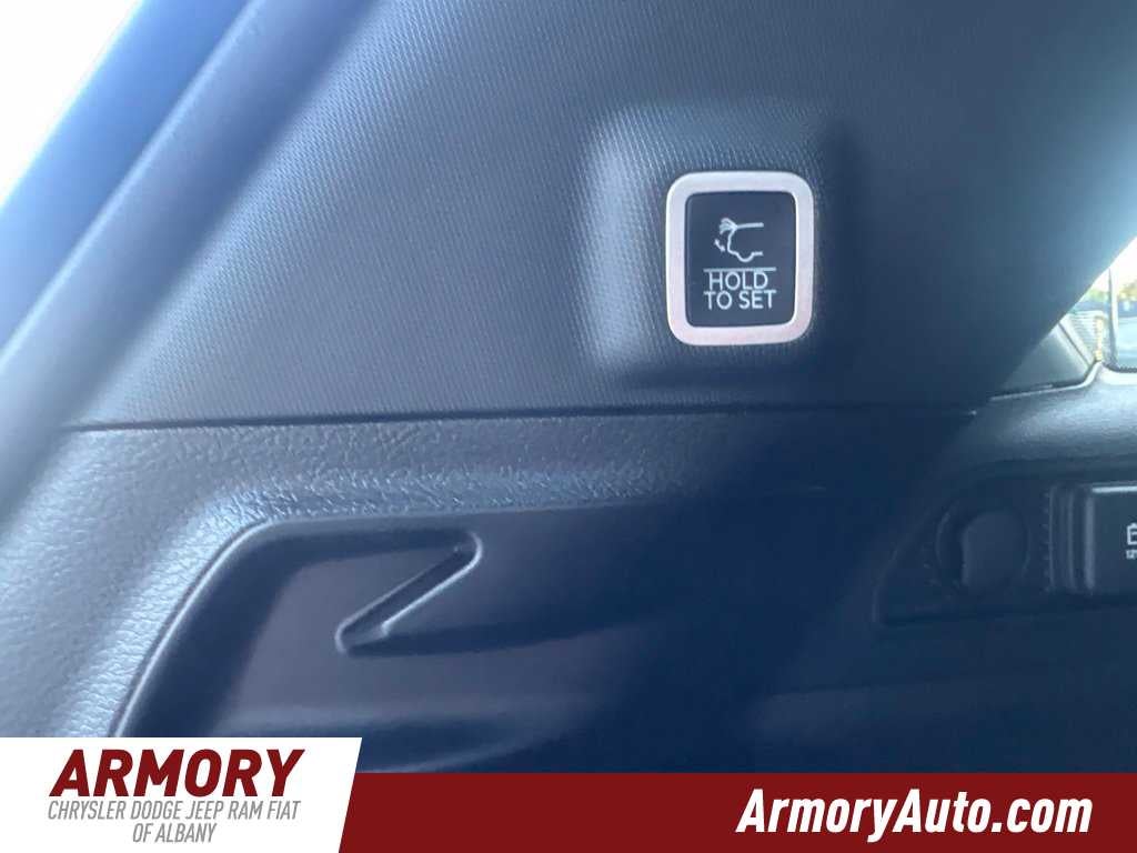 2027 Jeep Grand Cherokee Laredo Altitude