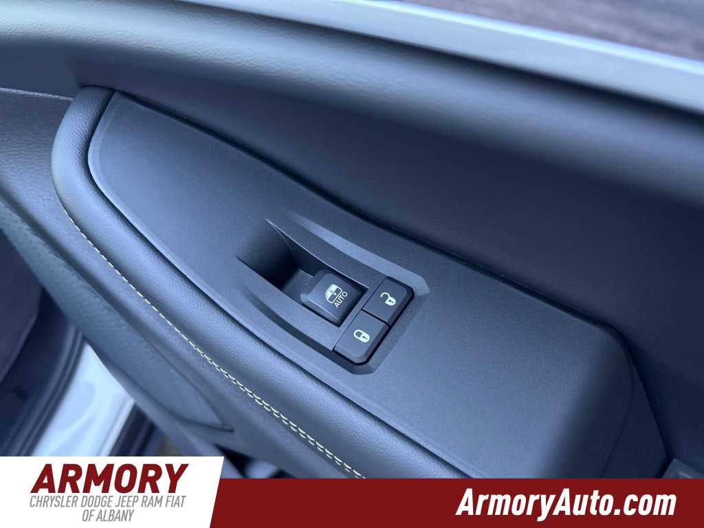 2027 Jeep Grand Cherokee Laredo Altitude